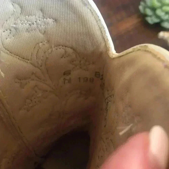 Wolverine | Vintage Embroidered Tan Leather Western Boots - Picture 10 of 11